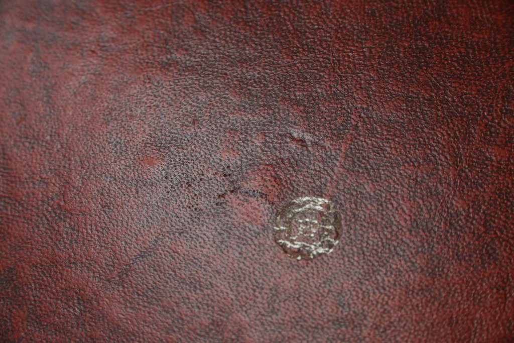 イギリスヴィンテージ　クラシカルな佇まいが魅力のレザートップワインテーブル　(R-084390)