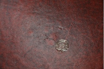 イギリスヴィンテージ　クラシカルな佇まいが魅力のレザートップワインテーブル　(R-084390)