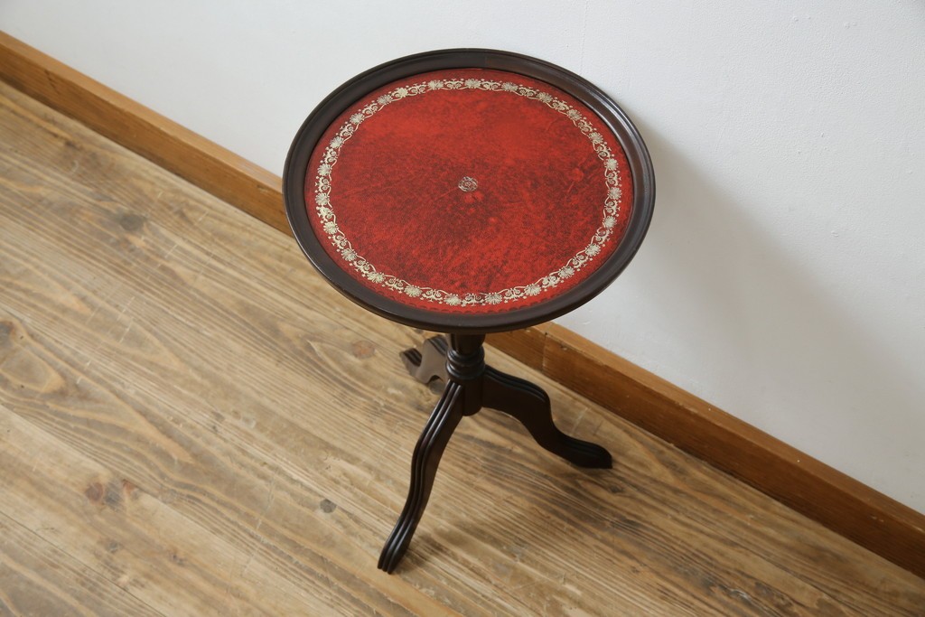 イギリスヴィンテージ　クラシカルな佇まいが魅力のレザートップワインテーブル　(R-084390)