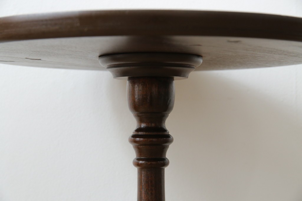 イギリスヴィンテージ　クラシカルな佇まいが魅力のレザートップワインテーブル　(R-084390)