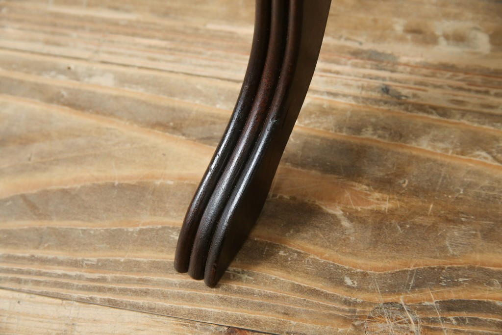 イギリスヴィンテージ　クラシカルな佇まいが魅力のレザートップワインテーブル　(R-084390)