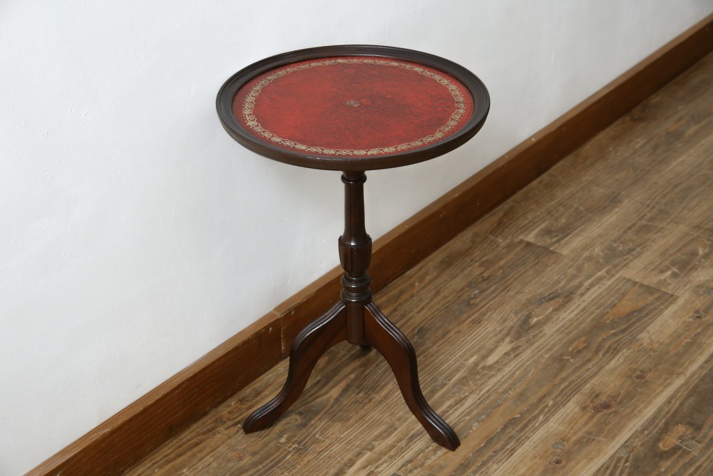 イギリスヴィンテージ　クラシカルな佇まいが魅力のレザートップワインテーブル　(R-084390)