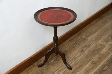 イギリスヴィンテージ　クラシカルな佇まいが魅力のレザートップワインテーブル　(R-084390)