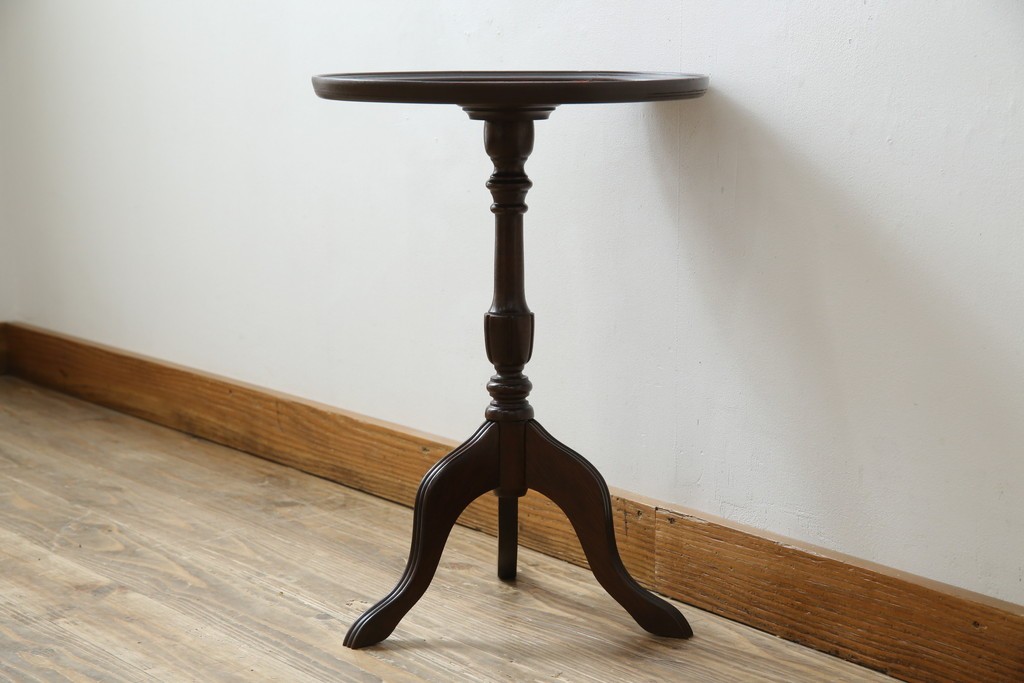 イギリスヴィンテージ　クラシカルな佇まいが魅力のレザートップワインテーブル　(R-084390)