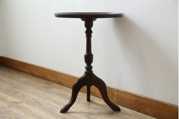 イギリスヴィンテージ　クラシカルな佇まいが魅力のレザートップワインテーブル　(R-084390)