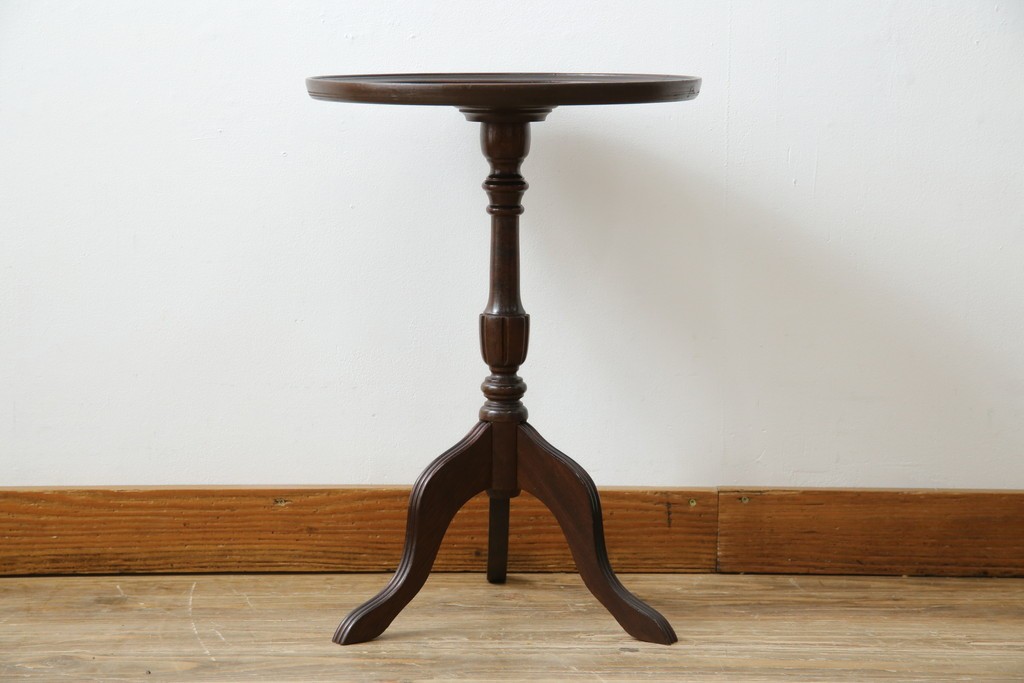 イギリスヴィンテージ　クラシカルな佇まいが魅力のレザートップワインテーブル　(R-084390)