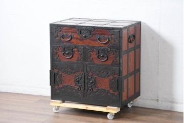 和製ビンテージ　高級工芸品　職人手作り　総欅(ケヤキ)材　漆塗り　重厚な佇まいが魅力的な佐渡船箪笥(舟箪笥、佐渡箪笥)(定価推定約250～350万円)(R-084391)