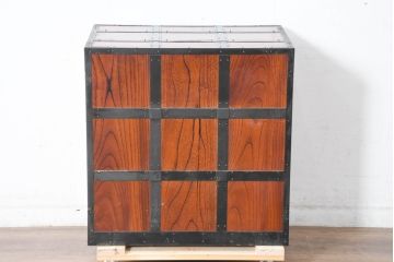和製ビンテージ　高級工芸品　職人手作り　総欅(ケヤキ)材　漆塗り　重厚な佇まいが魅力的な佐渡船箪笥(舟箪笥、佐渡箪笥)(定価推定約250～350万円)(R-084391)