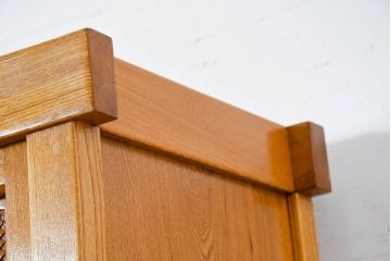 中古　美品　希少な五尺サイズ!!　ニレ材　暮らしに和の温もりと重厚な存在感を添える二段重ね水屋箪笥(食器棚、重ねタンス、茶たんす、収納棚、戸棚、店舗什器、バラ売り可能)(R-084392)