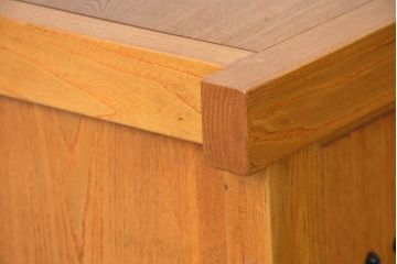 中古　美品　ニレ材　暮らしに和の温もりと重厚な存在感を添える水屋箪笥サイドボード(食器棚、収納棚、戸棚、カップボード、サイドキャビネット)(R-084394)