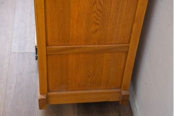中古　美品　ニレ材　暮らしに和の温もりと重厚な存在感を添える水屋箪笥サイドボード(食器棚、収納棚、戸棚、カップボード、サイドキャビネット)(R-084394)