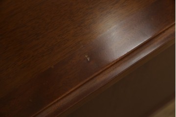 中古　美品　maruni(マルニ木工)　地中海ロイヤルシリーズ(ROYAL)　ゴールドの取っ手金具や丁寧に面取りされた装飾が気品を感じる片袖机　定価約24万円　(R-084395)