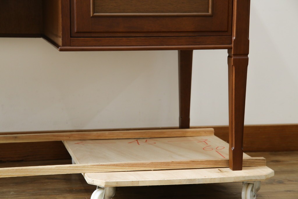 中古　美品　maruni(マルニ木工)　地中海ロイヤルシリーズ(ROYAL)　ゴールドの取っ手金具や丁寧に面取りされた装飾が気品を感じる片袖机　定価約24万円　(R-084395)