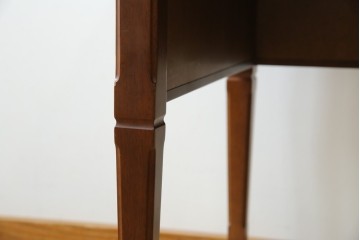 中古　美品　maruni(マルニ木工)　地中海ロイヤルシリーズ(ROYAL)　ゴールドの取っ手金具や丁寧に面取りされた装飾が気品を感じる片袖机　定価約24万円　(R-084395)