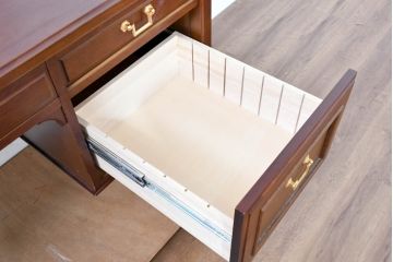 中古　美品　maruni(マルニ木工)　地中海ロイヤルシリーズ(ROYAL)　ゴールドの取っ手金具や丁寧に面取りされた装飾が気品を感じる片袖机(片袖デスク、ワークデスク、在宅用、在宅ワーク用)(定価約24万円)(R-084395)