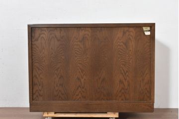 中古　美品　カリモク家具(karimoku)　domani(ドマーニ)　Morganton(モーガントン)　落ち着きのあるブラウンにゴールドの取っ手が映えるチェスト(サイドチェスト、引き出し)(定価約30万円)(R-084397)