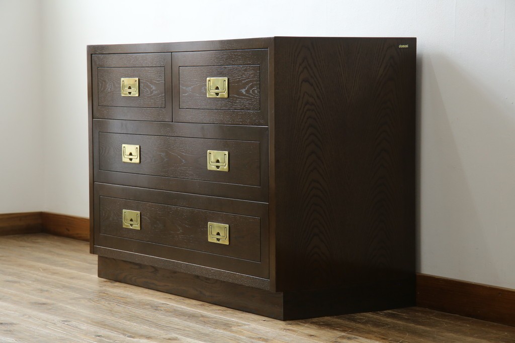 中古　美品　カリモク家具(karimoku)　domani(ドマーニ)　Morganton(モーガントン)　落ち着きのあるブラウンにゴールドの取っ手が映えるチェスト　定価約30万円相当　(R-084397)