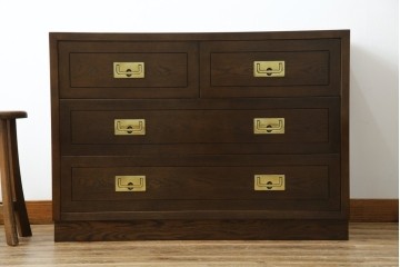 中古　美品　カリモク家具(karimoku)　domani(ドマーニ)　Morganton(モーガントン)　落ち着きのあるブラウンにゴールドの取っ手が映えるチェスト　定価約30万円相当　(R-084397)