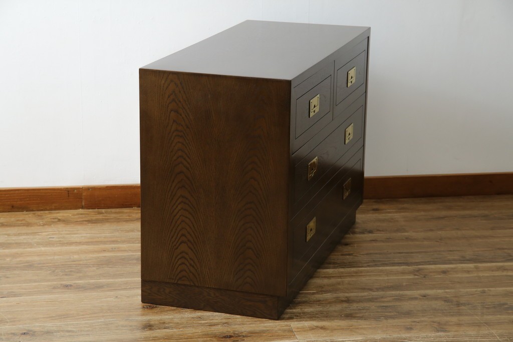 中古　美品　カリモク家具(karimoku)　domani(ドマーニ)　Morganton(モーガントン)　落ち着きのあるブラウンにゴールドの取っ手が映えるチェスト　定価約30万円相当　(R-084397)