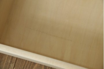 中古　美品　カリモク家具(karimoku)　domani(ドマーニ)　Morganton(モーガントン)　落ち着きのあるブラウンにゴールドの取っ手が映えるチェスト　定価約30万円相当　(R-084397)