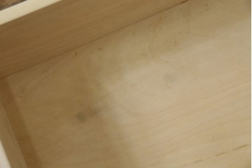 中古　美品　カリモク家具(karimoku)　domani(ドマーニ)　Morganton(モーガントン)　落ち着きのあるブラウンにゴールドの取っ手が映えるチェスト　定価約30万円相当　(R-084397)