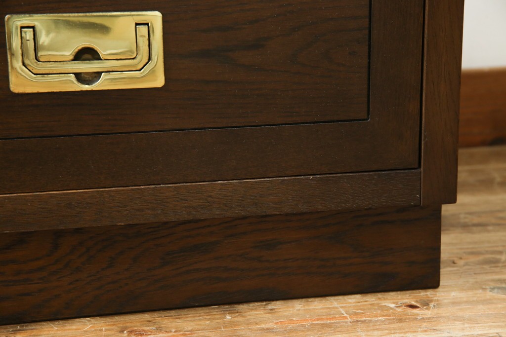 中古　美品　カリモク家具(karimoku)　domani(ドマーニ)　Morganton(モーガントン)　落ち着きのあるブラウンにゴールドの取っ手が映えるチェスト　定価約30万円相当　(R-084397)