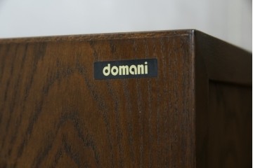 中古　美品　カリモク家具(karimoku)　domani(ドマーニ)　Morganton(モーガントン)　落ち着きのあるブラウンにゴールドの取っ手が映えるチェスト　定価約30万円相当　(R-084397)