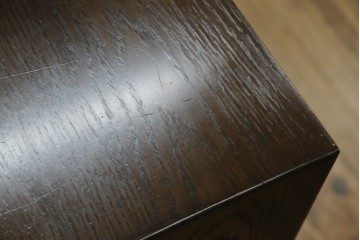 中古　美品　カリモク家具(karimoku)　domani(ドマーニ)　Morganton(モーガントン)　落ち着きのあるブラウンにゴールドの取っ手が映えるチェスト　定価約30万円相当　(R-084397)