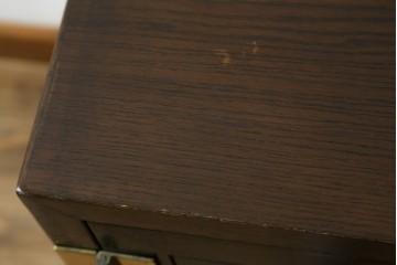 中古　カリモク家具(karimoku)　domani(ドマーニ)　Morganton(モーガントン)　落ち着きのあるブラウンにゴールドの金具が映えるサイドキャビネット　定価約25万円　(R-084398)