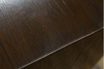 中古　カリモク家具(karimoku)　domani(ドマーニ)　Morganton(モーガントン)　落ち着きのあるブラウンにゴールドの金具が映えるサイドキャビネット　定価約25万円　(R-084398)