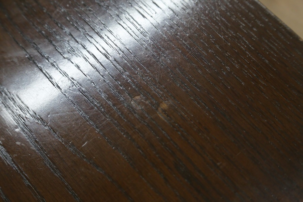 中古　カリモク家具(karimoku)　domani(ドマーニ)　Morganton(モーガントン)　落ち着きのあるブラウンにゴールドの金具が映えるサイドキャビネット　定価約25万円　(R-084398)