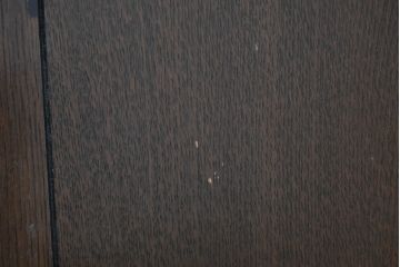 中古　カリモク家具(karimoku)　domani(ドマーニ)　Morganton(モーガントン)　落ち着きのあるブラウンにゴールドの金具が映えるサイドキャビネット(サイドボード、収納棚、戸棚、テレビ台、テレビボード)(定価約25万円)(R-084398)