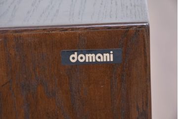中古　カリモク家具(karimoku)　domani(ドマーニ)　Morganton(モーガントン)　落ち着きのあるブラウンにゴールドの金具が映えるサイドキャビネット(サイドボード、収納棚、戸棚、テレビ台、テレビボード)(定価約25万円)(R-084398)
