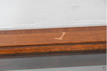 イギリスビンテージ　マホガニー材　象嵌入り　美しさと機能性を兼ね備えた魅せる収納が叶う上開き扉付きショーケース(ガラスケース、Gケース、ディスプレイケース、コレクションケース、飾り棚、陳列棚、店舗什器、ヴィンテージ、英国)(R-084401)
