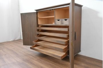 和製ビンテージ　美品　永田良介商店　脚(台輪)付きリメイク　クラシカルモダンなデザインがお洒落な衣装タンス(着物箪笥、洋服タンス、引き出し、チェスト、衣装盆、ヴィンテージ)(R-084403)