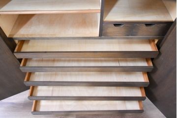 和製ビンテージ　美品　永田良介商店　脚(台輪)付きリメイク　クラシカルモダンなデザインがお洒落な衣装タンス(着物箪笥、洋服タンス、引き出し、チェスト、衣装盆、ヴィンテージ)(R-084403)