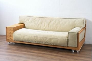 中古　美品　広松木工　コルニーチェ(CORNICE)　ブロックワンアーム　ドロワータイプ　木の温もりと収納力を備えた機能美あふれる2.5人掛けソファ(2P、2.5P、3P、2人掛け、3人掛け、小物収納)(定価約83万円)(R-084406)