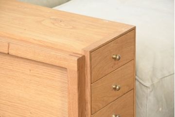 中古　美品　広松木工　コルニーチェ(CORNICE)　ブロックワンアーム　ドロワータイプ　木の温もりと収納力を備えた機能美あふれる2.5人掛けソファ(2P、2.5P、3P、2人掛け、3人掛け、小物収納)(定価約83万円)(R-084406)