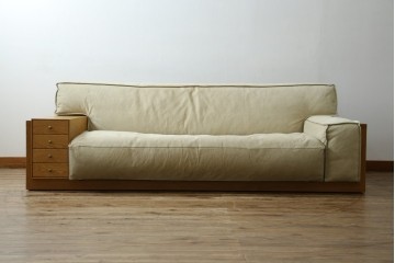 中古　広松木工　コルニーチェ(CORNICE)　ブロックワンアーム　ドロワータイプ　木の温もりと収納力を備えた機能美あふれる2.5人掛けソファ　定価約83万円相当　(R-084406)