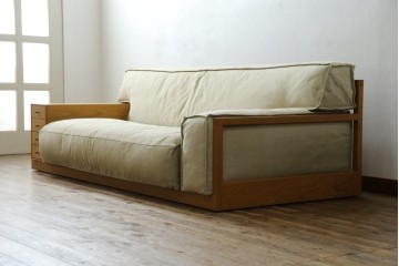 中古　広松木工　コルニーチェ(CORNICE)　ブロックワンアーム　ドロワータイプ　木の温もりと収納力を備えた機能美あふれる2.5人掛けソファ　定価約83万円相当　(R-084406)