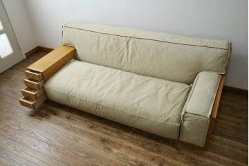 中古　広松木工　コルニーチェ(CORNICE)　ブロックワンアーム　ドロワータイプ　木の温もりと収納力を備えた機能美あふれる2.5人掛けソファ　定価約83万円相当　(R-084406)