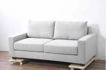 中古　超美品!!　展示品　HUKLA(フクラ)　REGATO(レガト)　シンプルですっきりとした佇まいの2.5Pソファ(二人掛け、2人掛け、ラブソファ、アームソファ)(定価約36万円)(R-084407)