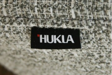 中古　超美品!!　展示品　HUKLA(フクラ)　REGATO(レガト)　シンプルですっきりとした佇まいの2.5Pソファ　定価約36万円相当　(R-084407)