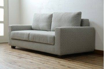 中古　超美品!!　展示品　HUKLA(フクラ)　REGATO(レガト)　シンプルですっきりとした佇まいの2.5Pソファ　定価約36万円相当　(R-084407)