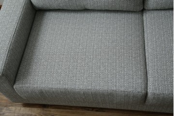 中古　超美品!!　展示品　HUKLA(フクラ)　REGATO(レガト)　シンプルですっきりとした佇まいの2.5Pソファ　定価約36万円相当　(R-084407)