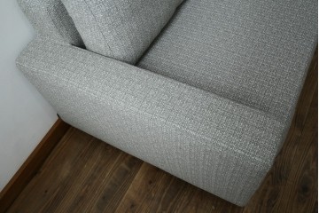 中古　超美品!!　展示品　HUKLA(フクラ)　REGATO(レガト)　シンプルですっきりとした佇まいの2.5Pソファ　定価約36万円相当　(R-084407)