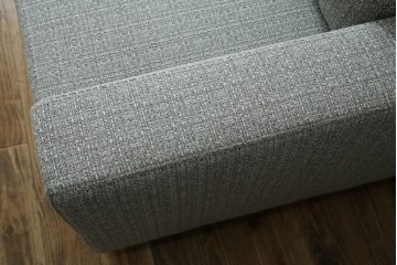 中古　超美品!!　展示品　HUKLA(フクラ)　REGATO(レガト)　シンプルですっきりとした佇まいの2.5Pソファ　定価約36万円相当　(R-084407)