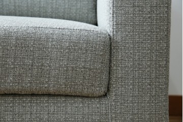 中古　超美品!!　展示品　HUKLA(フクラ)　REGATO(レガト)　シンプルですっきりとした佇まいの2.5Pソファ　定価約36万円相当　(R-084407)