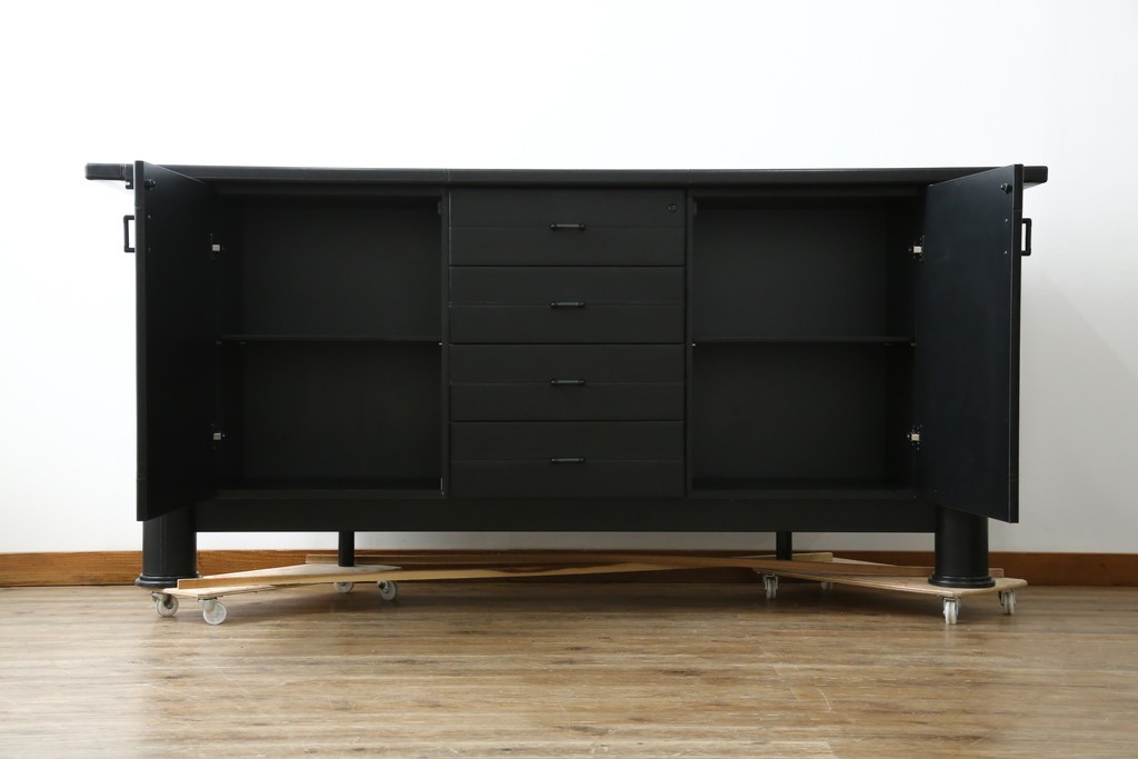 中古　美品　イタリア製　i4MARIANI(クアトロ・マリアーニ)　本革(レザー)　機能的でスタイリッシュなサイドボード　定価約200万円　(R-084408)