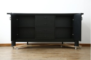 中古　美品　イタリア製　i4MARIANI(クアトロ・マリアーニ)　本革(レザー)　機能的でスタイリッシュなサイドボード　定価約200万円　(R-084408)